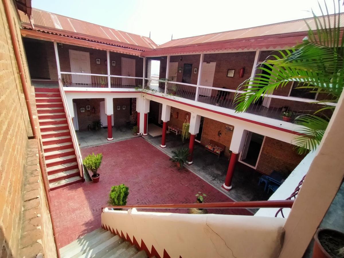 Naurang Yatri Niwas Hotel Garli Luaran gambar